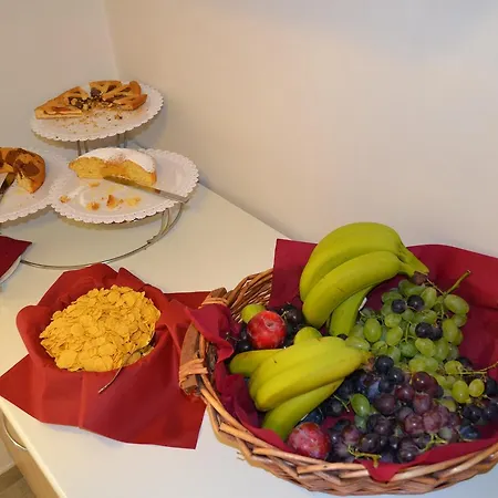 לינה וארוחת בוקר Marilena Coppularossa 4*